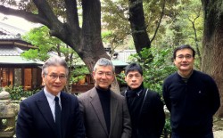 ＣＢＣクラブ事務局長 石﨑裕司様（右）とともに（林先生・中央右　柴田先生・中央左　古川館長）